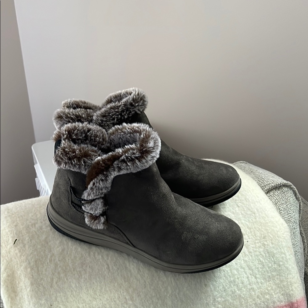 Clark’s Gray Faux Fur suede Lined Ankle Boots